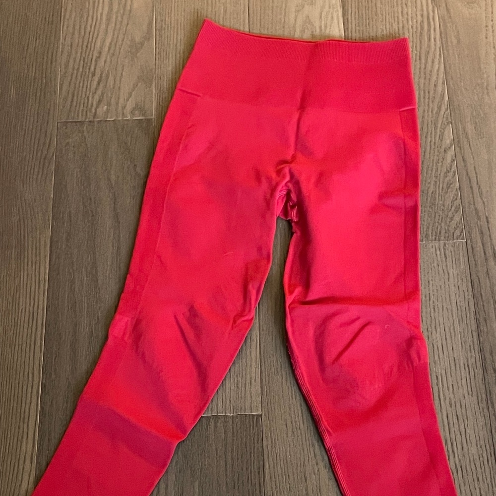 Zone In Tight cropped Red Size 6
